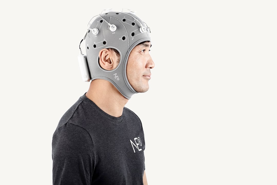 Starstim pozwoli na nieinwazyjną stymulację mózgu. Lepszy od Neuralink?
