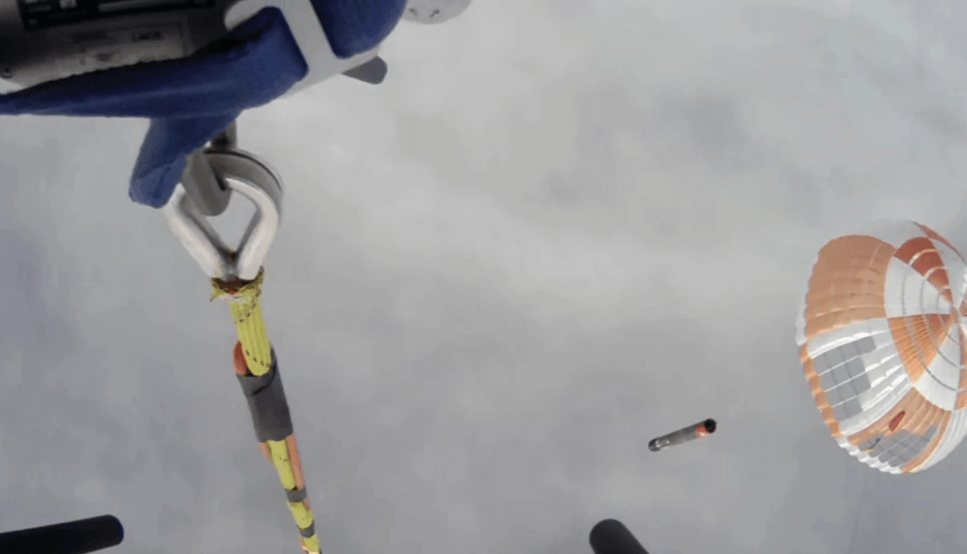 Electron przechwycony w powietrzu! Wielki sukces Rocket Lab, ale jest jeszcze sporo pracy