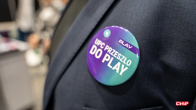 Play dla firm ma nową ofertę. Internet światłowodowy i 2 karty SIM za 60 zł
