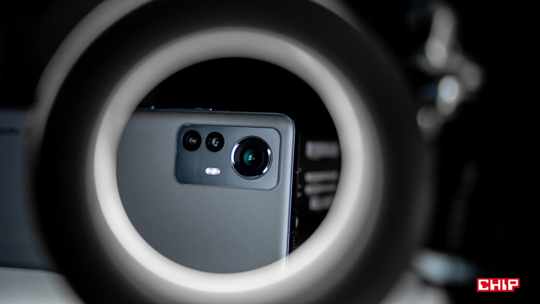 Wideorecenzja Xiaomi 12 Pro – czy w parze z ceną idą wysokie możliwości?