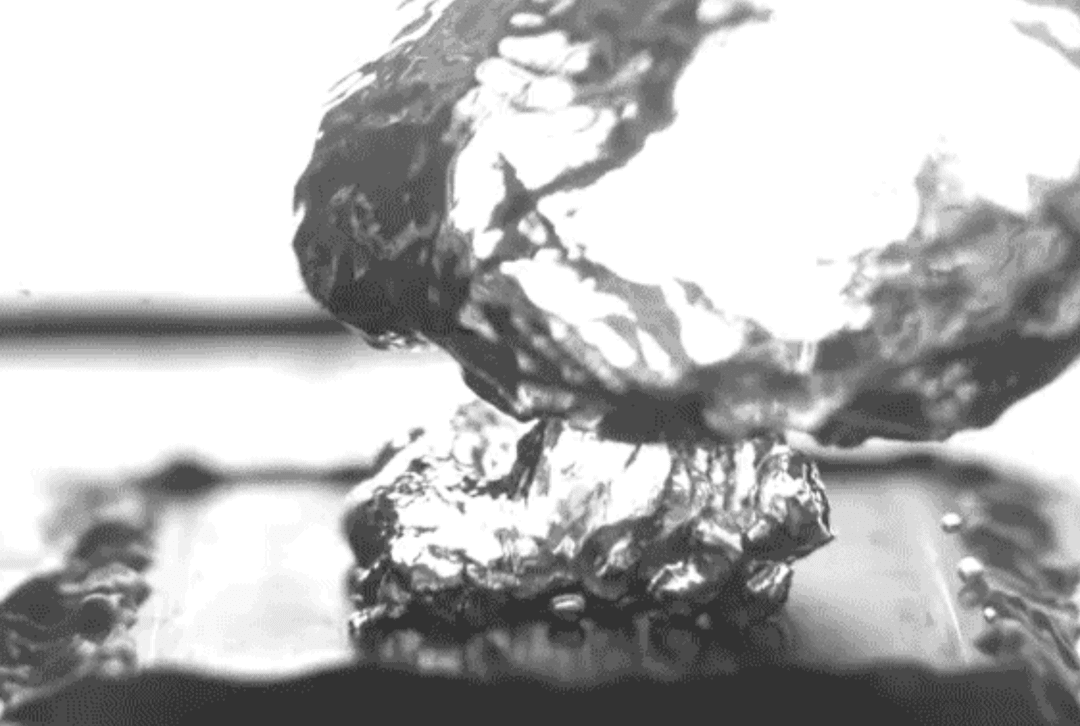 Jak sprawić, by woda wrzała efektywniej? Naukowcy MIT mają na to sposób