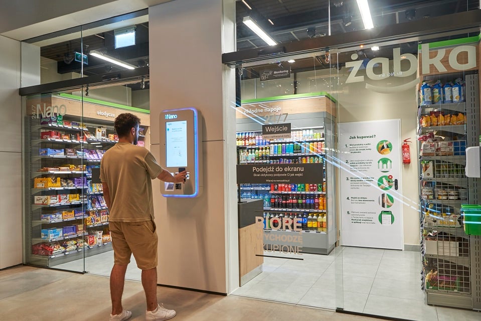 Pierwszy sklep Żabka Nano działa już poza Polską. O takim miejscu nigdy nie pomyśleliśmy
