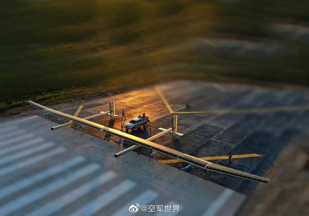 Ten dron jest zasilany energią słoneczną. Chiński projekt rozmiarami zostawia konkurencję daleko w tyle