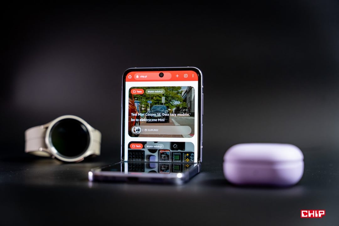 W kolejnych latach coraz chętniej będziemy kupować składane smartfony. A przynajmniej tak wynika z analiz