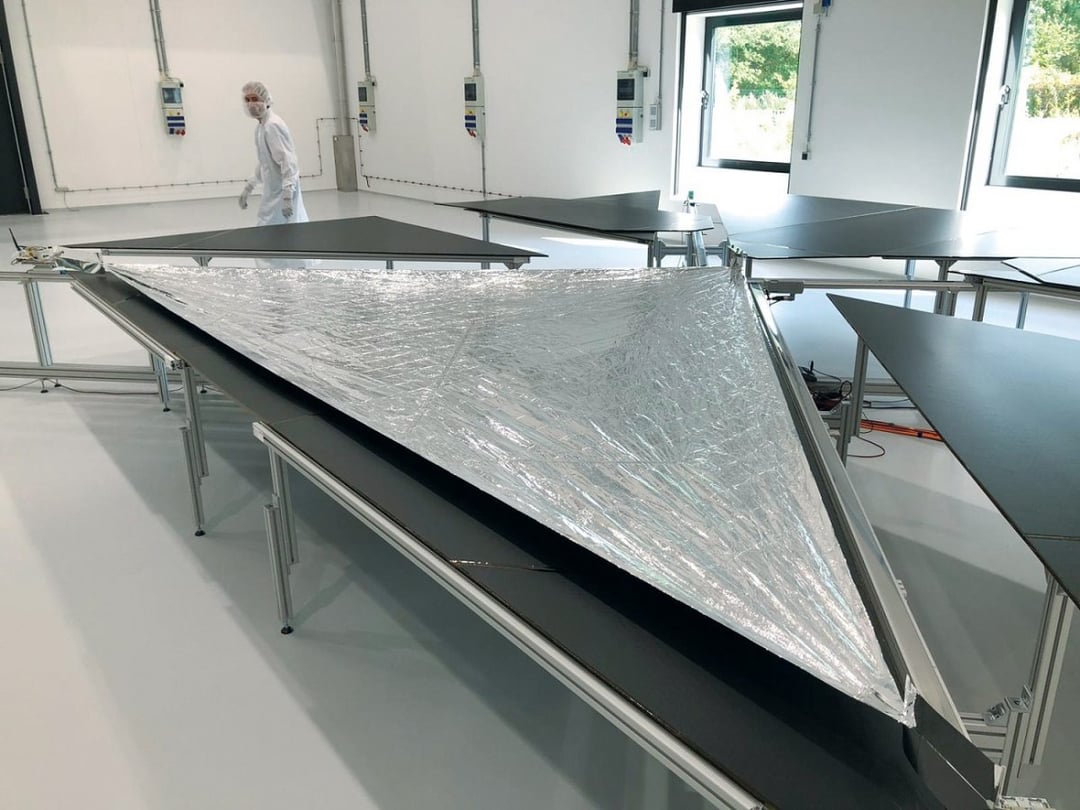 Żagiel sposobem na kosmiczne śmieci. Innowacyjna technologia prosto z Chin