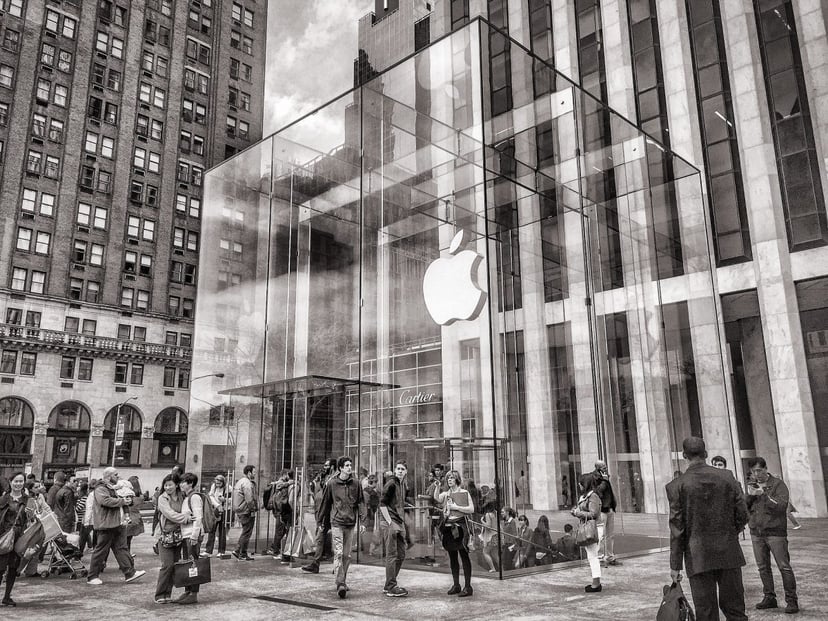 Na tym komputerze pracował Steve Jobs. Macintosh SE wystawiony na aukcję