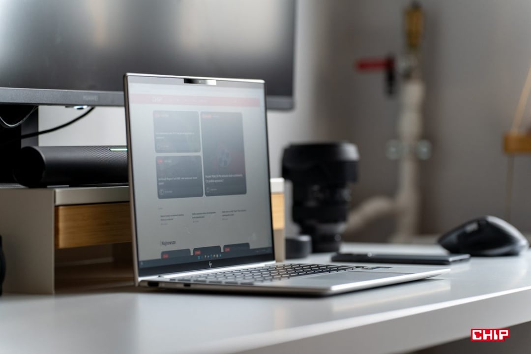 Pracujesz na laptopie? Pracodawca kupi Ci monitor, a nawet myszkę i klawiaturę