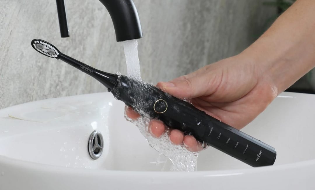 Nandme NX 8000 to szczoteczka soniczna, o której ładowaniu zapomnisz na długie miesiące