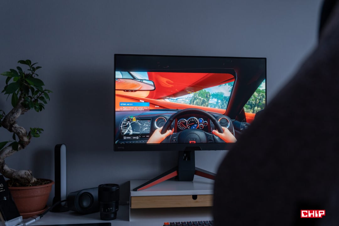 Test BenQ Mobiuz EX270QM – piekielnie szybki monitor z trzema głośnikami i podświetleniem