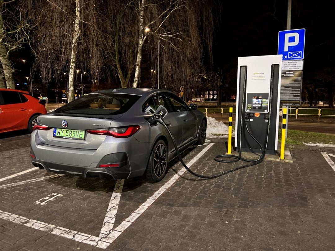 Każdy elektryk może dostać silnik spalinowy. Ten pomysł brzmi jak herezja, ale ma sens