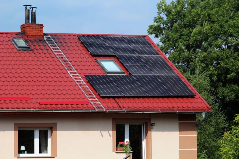 Te panele słoneczne są całkowicie czarne. Produkują je w malutkim kraju, który wyrasta na potęgę