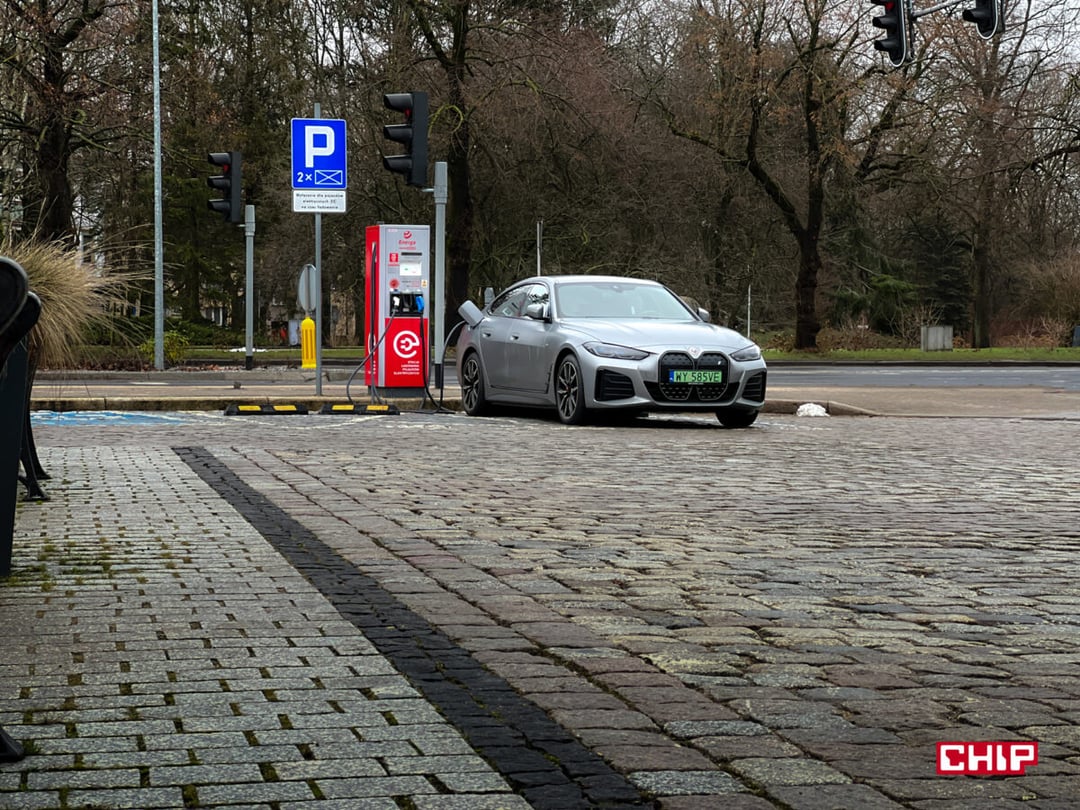 GDDKiA będzie budować ładowarki aut elektrycznych. Powinniśmy się cieszyć czy narzekać?