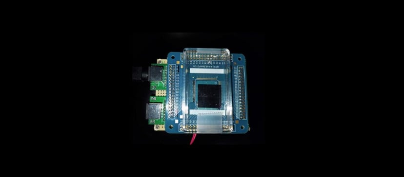 Wykonuje obliczenia tak, jak ludzki mózg, ale wykorzystuje skyrmiony. To wiry, które niedawno istniały tylko w teorii