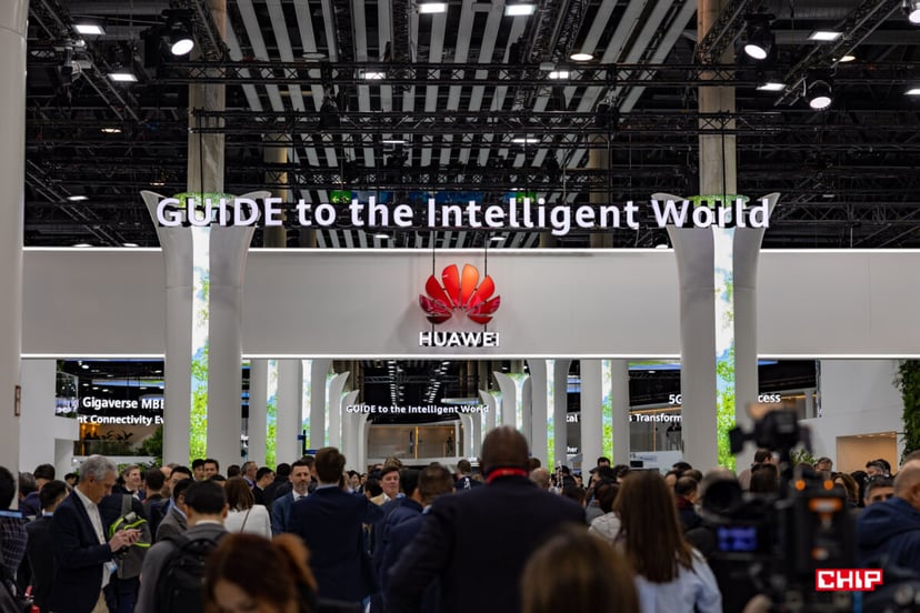 USA straszy Huaweiem i dalej używa jego sprzętu. Zabawne, czy żenujące?