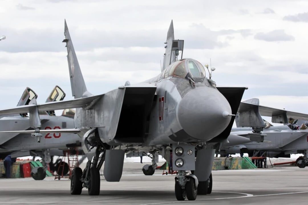 Obejrzyj, jak ciężki myśliwiec przechwytujący MiG-31 rozbił się… sam