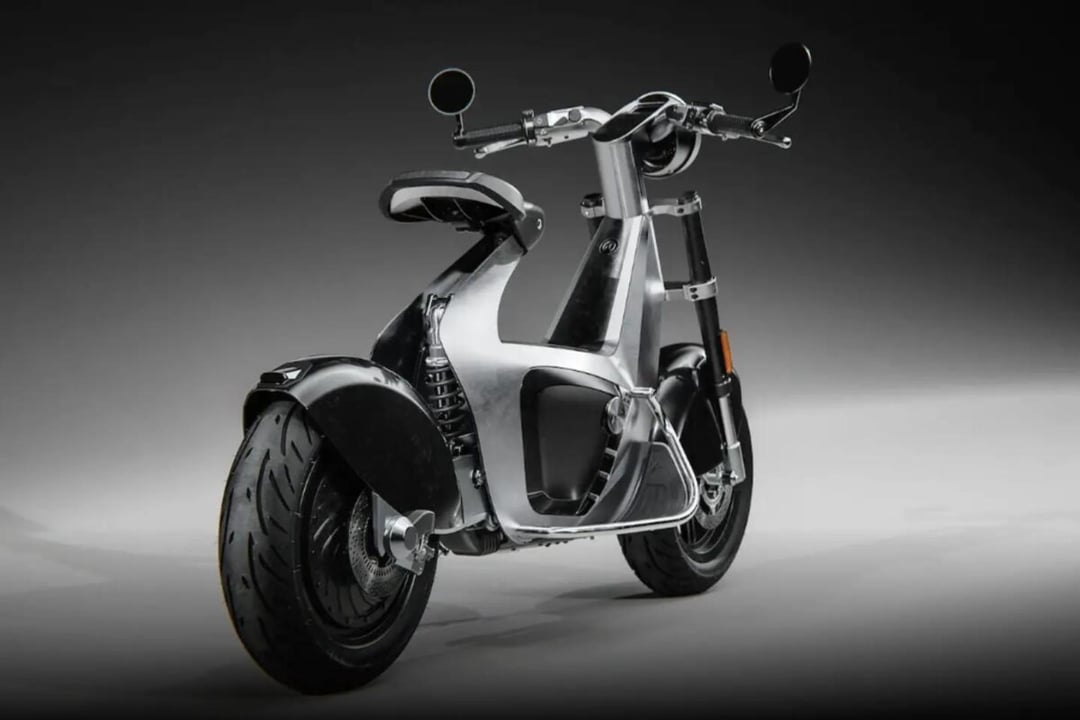 Skuter elektryczny z charakterem. Na widok tej ramy zaniemówisz