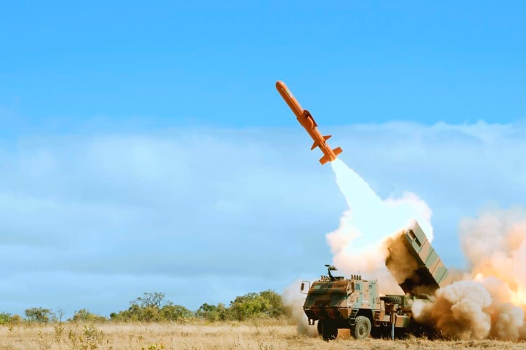 Wojna w Ukrainie uczy. Spójrz na nowoczesną wyrzutnię pocisków zdolną do strzelania przez pół Polski