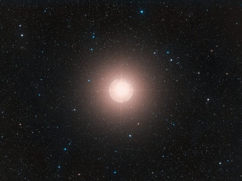 To dlatego Betelgeza zachowuje się tak dziwnie? Sensacyjne wyjaśnienie zagadki gwiazdy