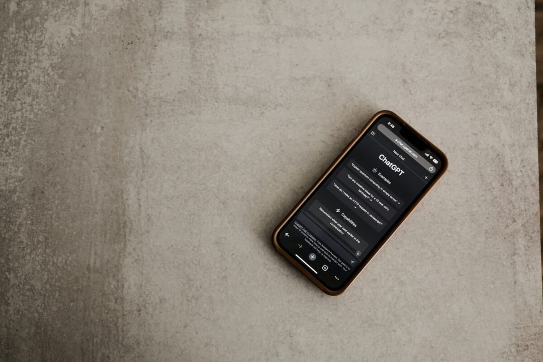 ChatGPT w kieszeni. Oficjalna aplikacja mobilna OpenAI z funkcją, której nie znajdziesz w wersji webowej