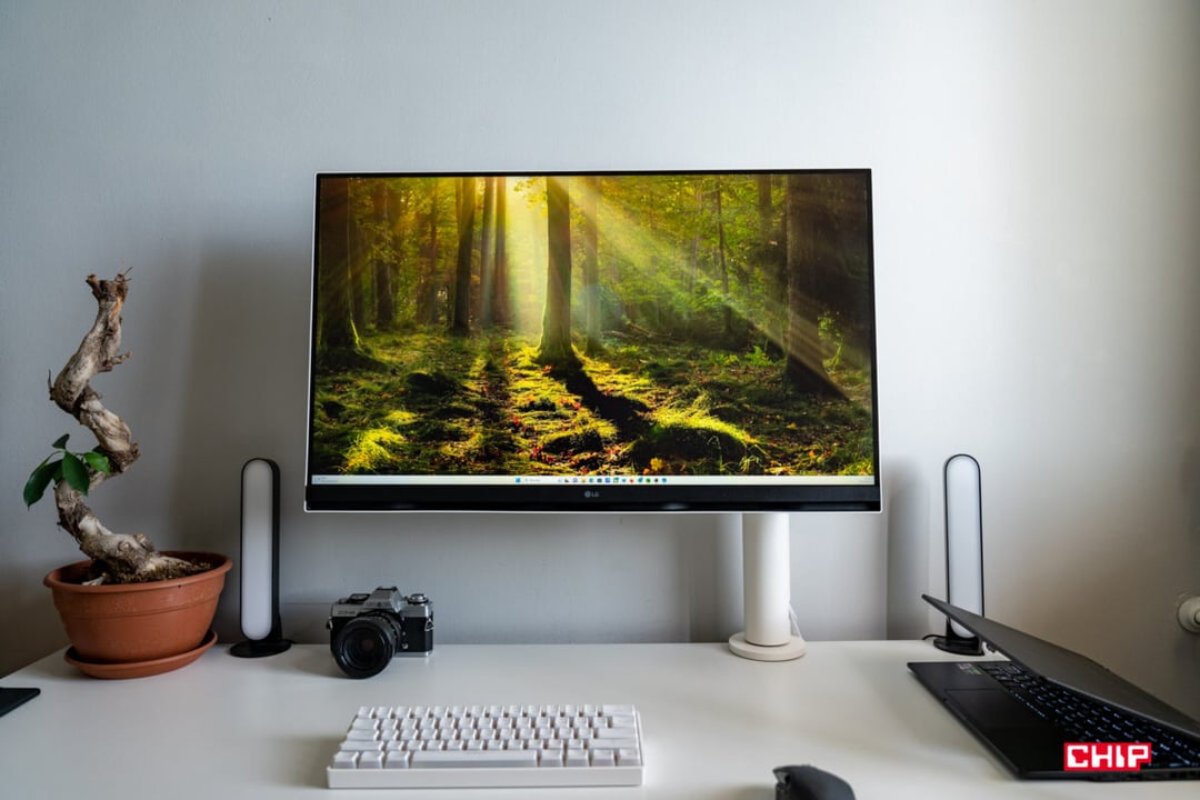 LG Smart 32SQ780S to najsprytniejszy monitor, jaki trafił na moje biurko