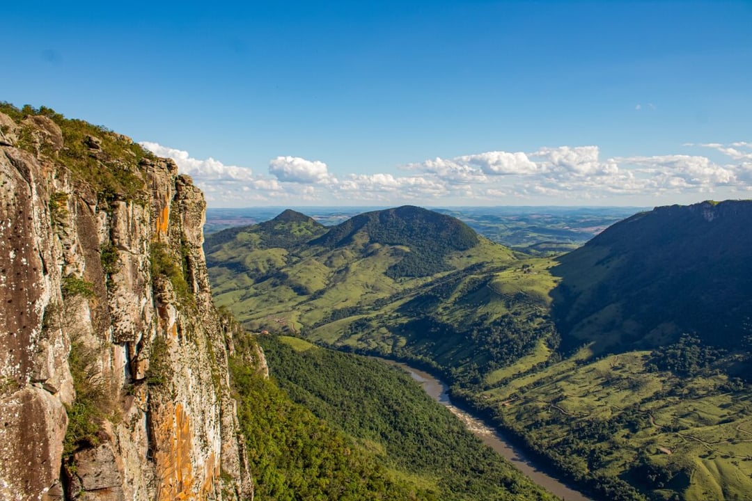 W pogoni za elektrykami zrobią wszystko. Skala zniszczeń w tym kraju jest ogromna