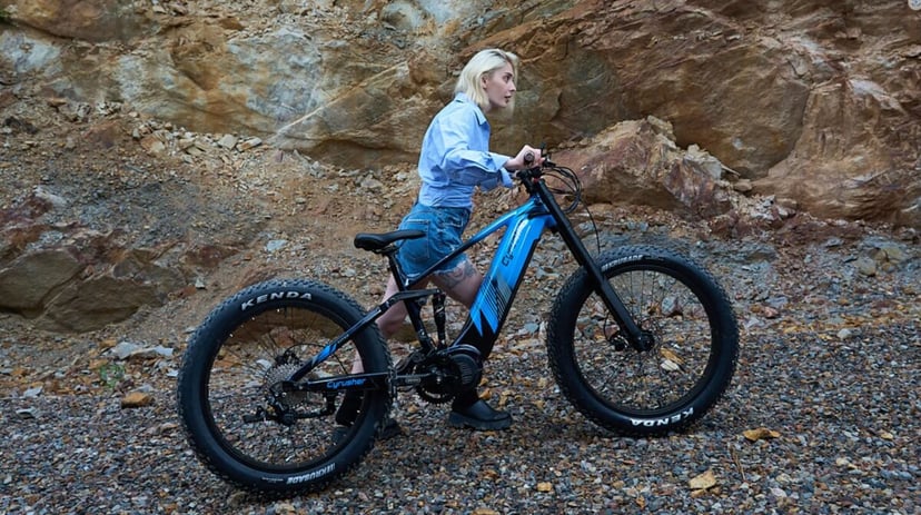Z tym rowerem podbijesz każdy szlak, plażę i górę. Cyrusher pokazał e-bike Nitro