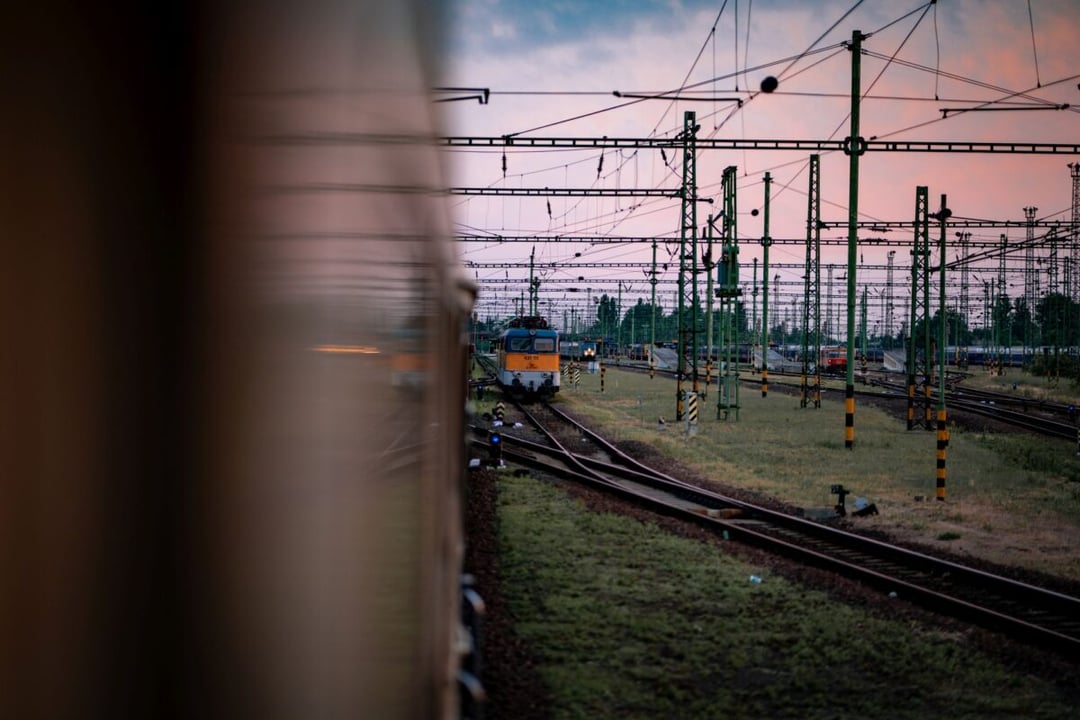 Kolejne zatrzymania pociągów. Co się dzieje z bezpieczną łącznością dla kolei?