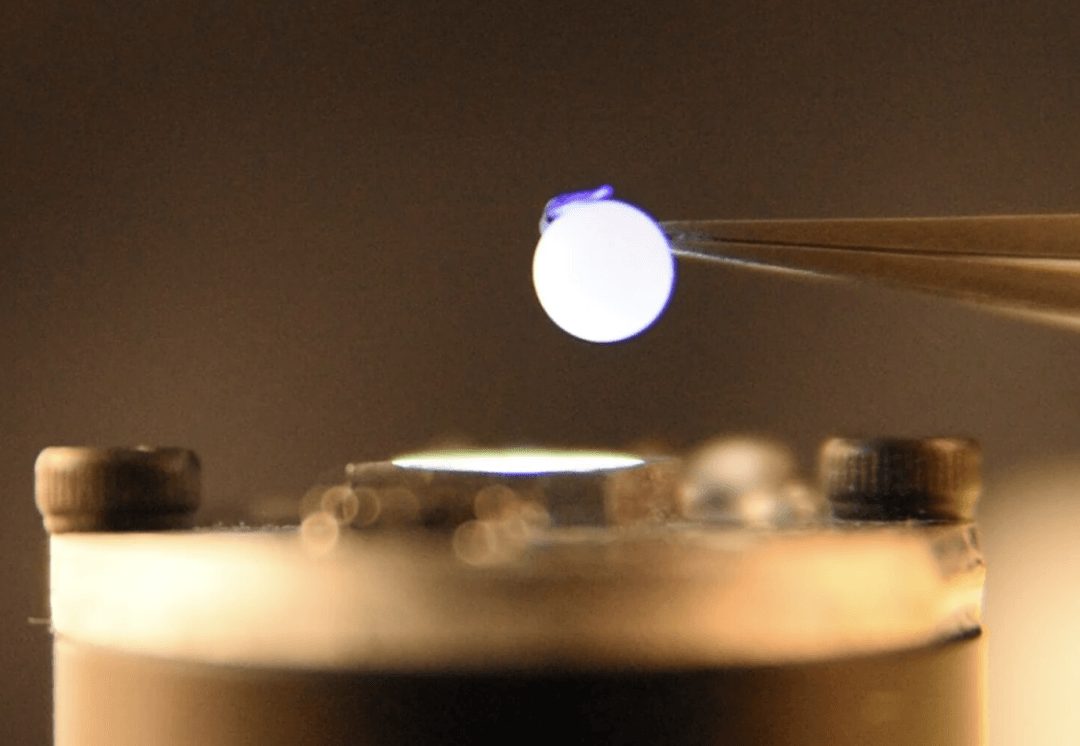 Te kryształy sprawią, że porzucimy nieporęczne baterie. Nowy sposób przetwarzania energii