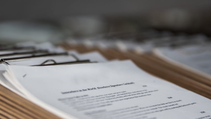 Papier czy ekrany – co lepiej sprawdza się w szkole? Zapytali nauczycieli, odpowiedź jest jednoznaczna