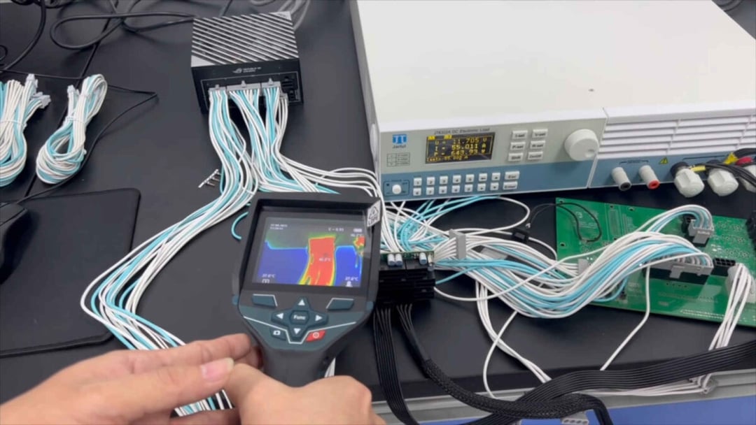 Płonące karty graficzne przejdą do historii – niesławne złącze 12VHPWR doczekało się następcy