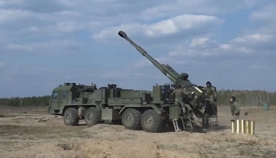 Rosja rozpoczęła wojowanie samobieżną haubicą 2S43 Małwa