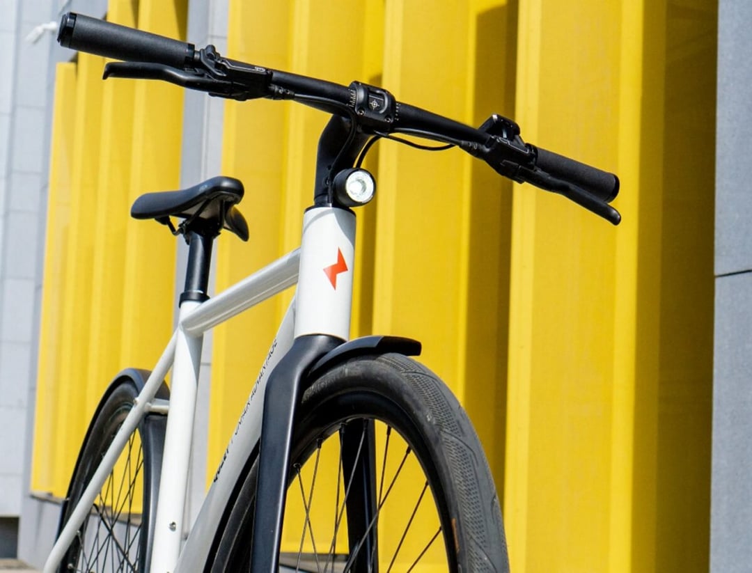 Tym elektrycznym rowerem wprawisz kolarza w kompleksy. Zainteresowany?