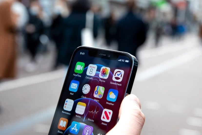 RFBenchmark prześwietla internet mobilny w Polsce. Kto jest wakacyjnym liderem?