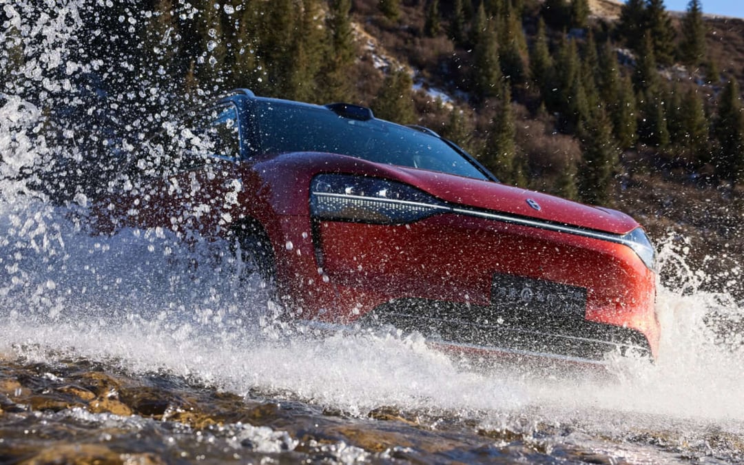 Oto nowy elektryczny samochód Huaweia, z którym zapomnisz o częstym ładowaniu