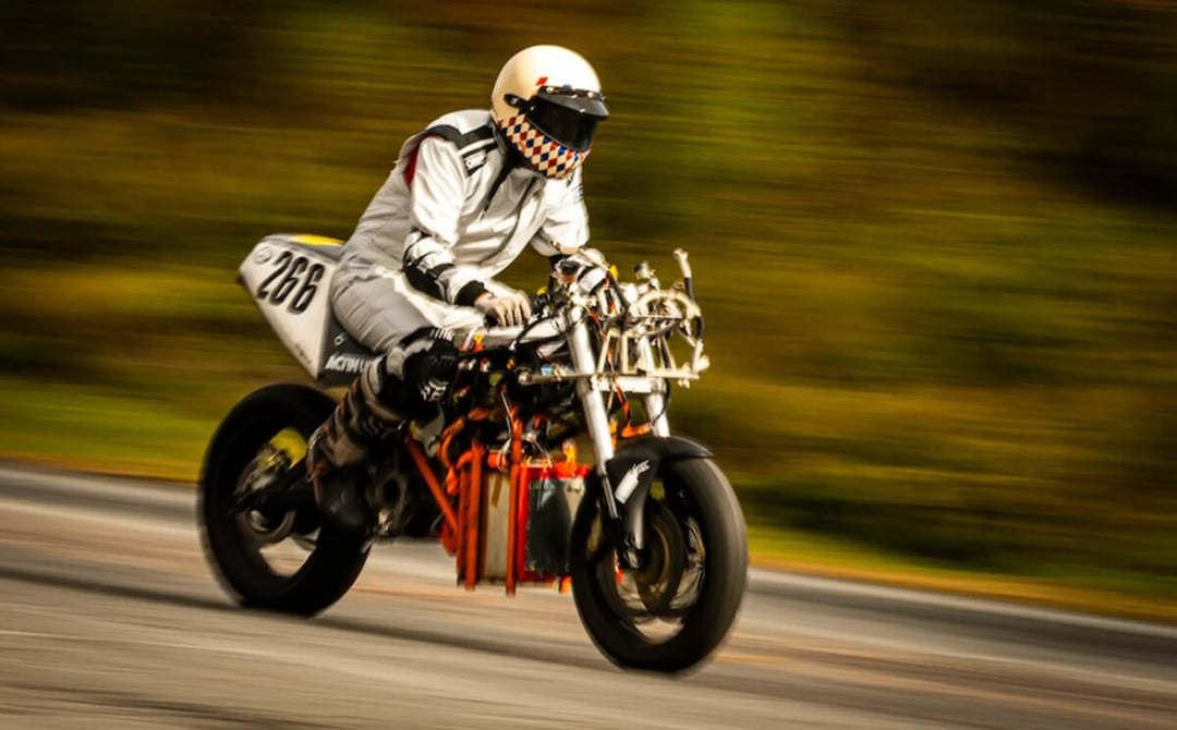 Ten motocykl z MIT jest przyszłością! Nie generuje emisji i jest na wodór