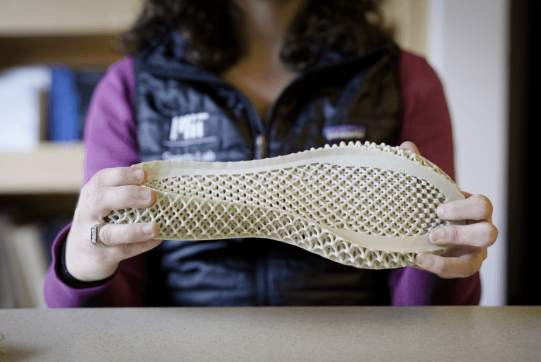 Garnitur na wymiar to banał. Innowacyjny model dopasuje idealne buty do każdego biegacza