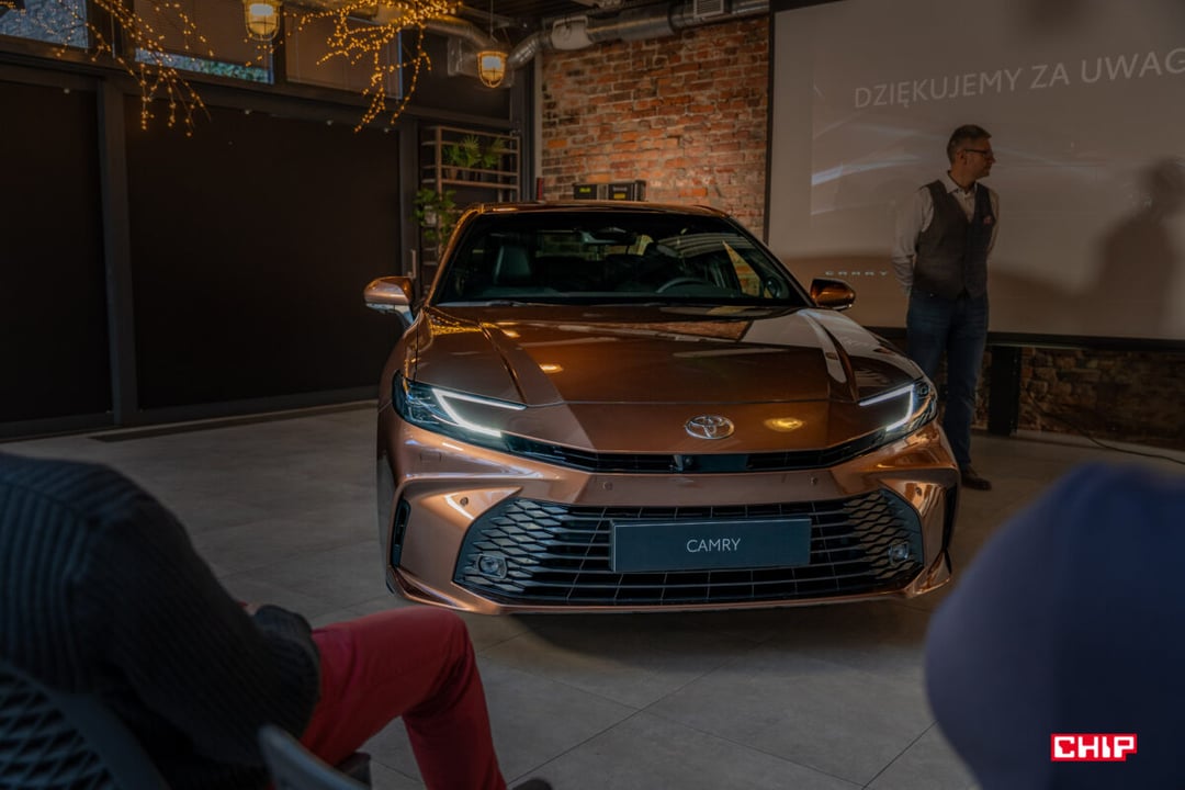 Toyota Camry 9. generacji zmierza do Polski. Nie ma konkurencji i na naszym rynku może być lepsza
