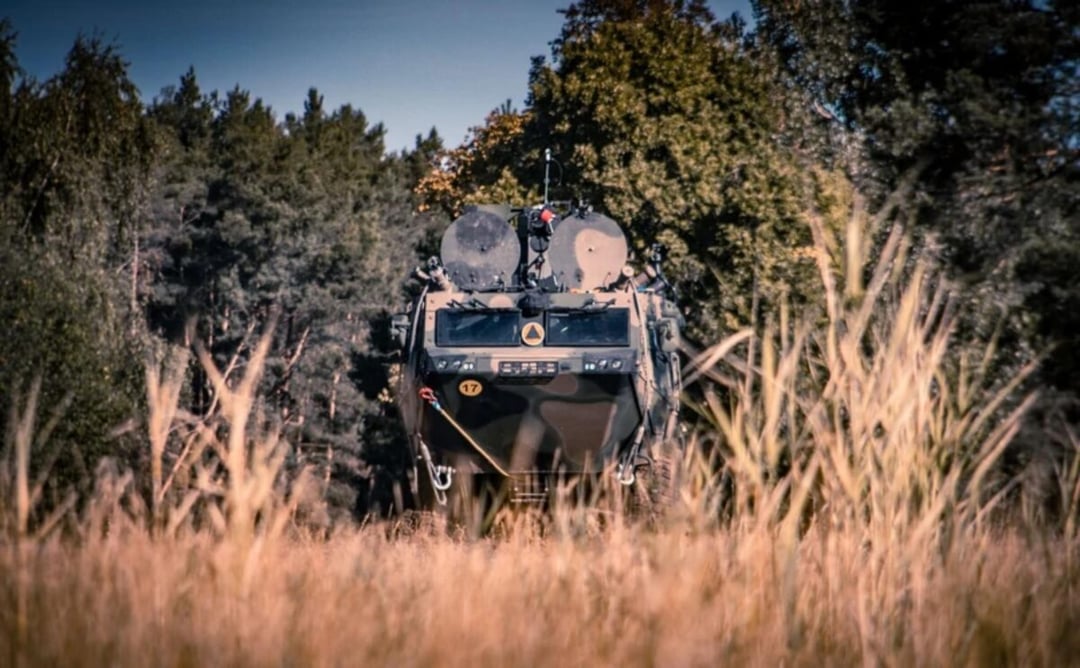 Jak ukryć na froncie wojskowe pojazdy opancerzone? Wyjątkowy napęd od Rolls-Royce próbuje to osiągnąć