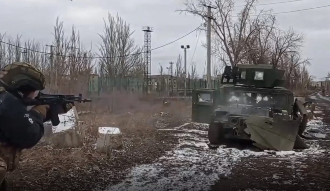 Rosjanin zaczął strzelać i nie mógł uwierzyć. Tego po amerykańskim Humvee się nie spodziewał