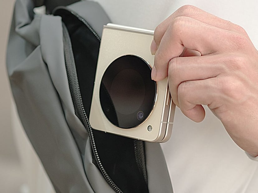 ZTE Libero Flip to składany smartfon za 1000 zł. Jak to w ogóle możliwe i gdzie tkwi haczyk?