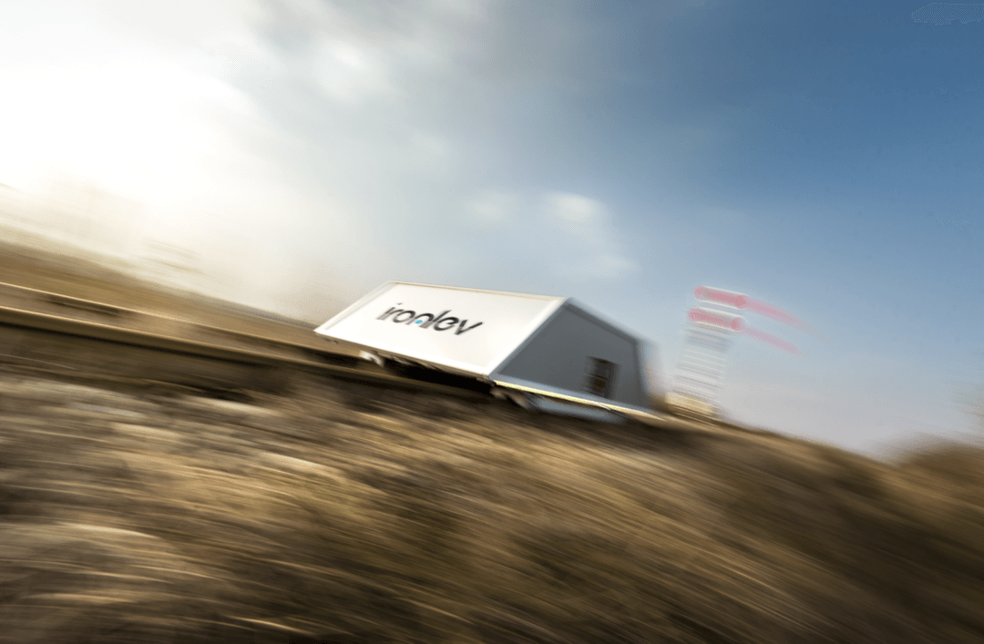 Maglev na zwykłych torach? Szalony pomysł przetestowany