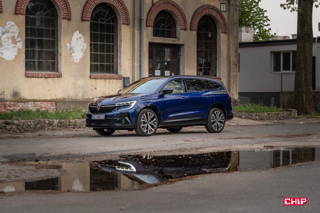 Test Renault Espace w wersji 7-osobowej. Zwykła hybryda zimą spala więcej benzyny