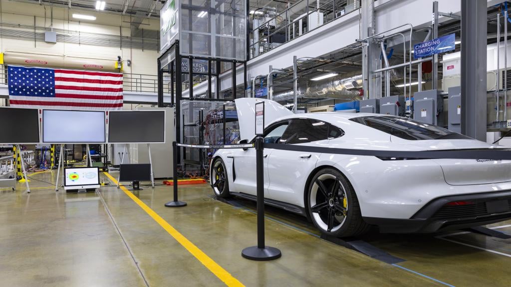 Naładowali elektryka jak telefon. Ten historyczny rekord świata to zwrot o 180 stopni