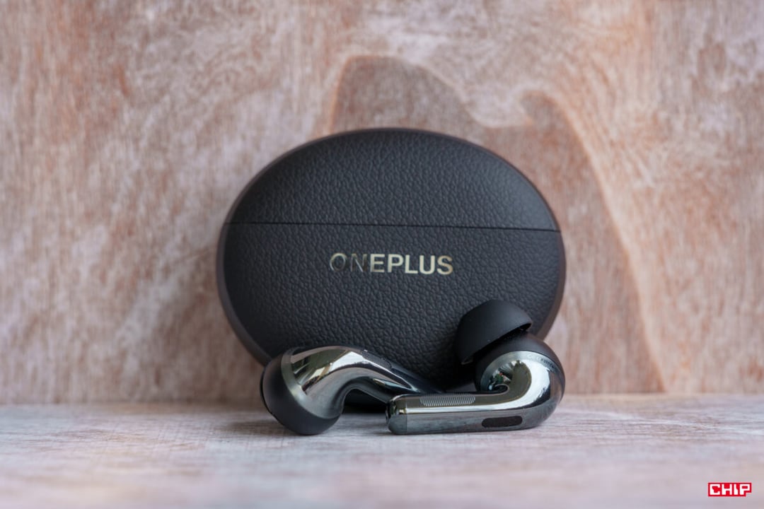 Koniec z wyciąganiem telefonu by włączyć muzykę. Słuchawki OnePlus z nową genialną funkcją