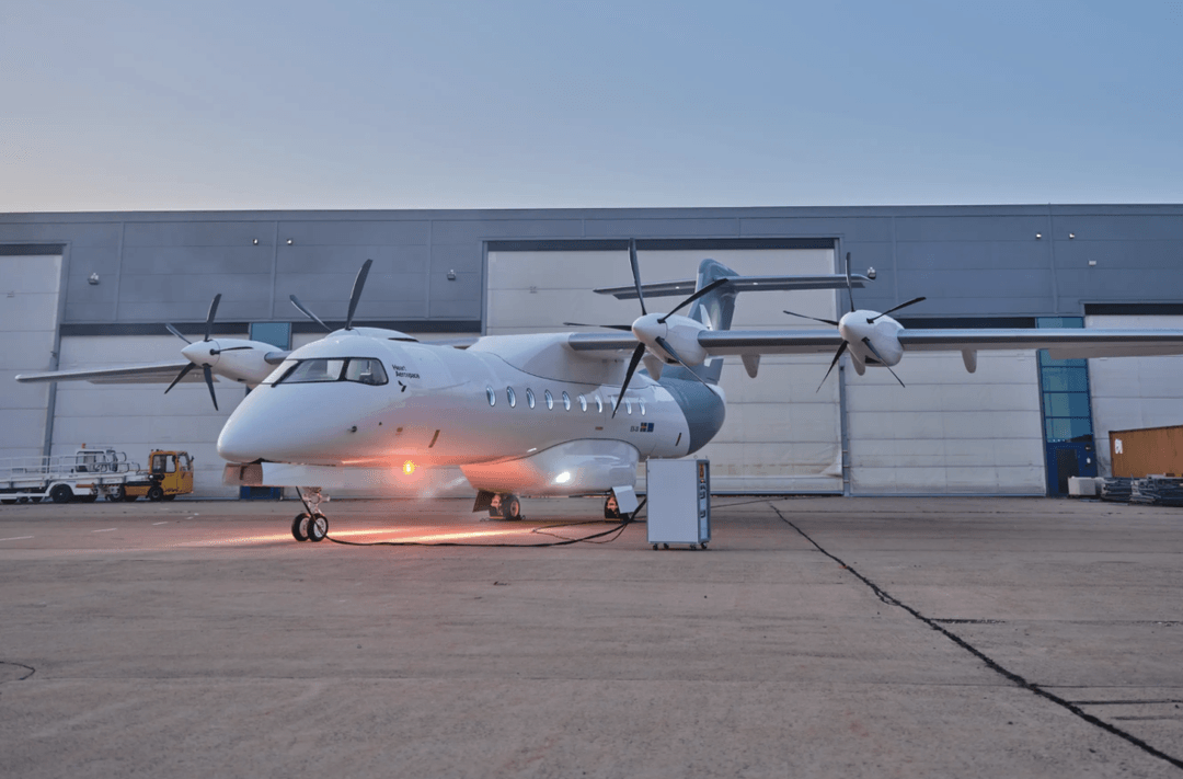 Pierwszy na świecie latający hybrydowo-elektryczny samolot pasażerski zadebiutował