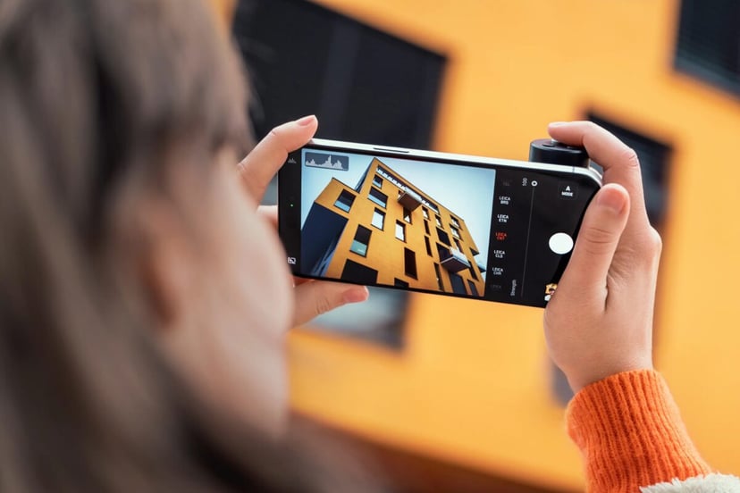 Leica LUX Grip – czy czerwona kropka jest warta każdych pieniędzy?