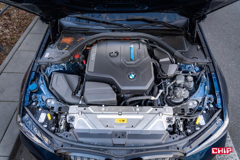 Jak często wymieniać olej w samochodzie? Mechanik sprawdził dwa silniki i odpowiedział