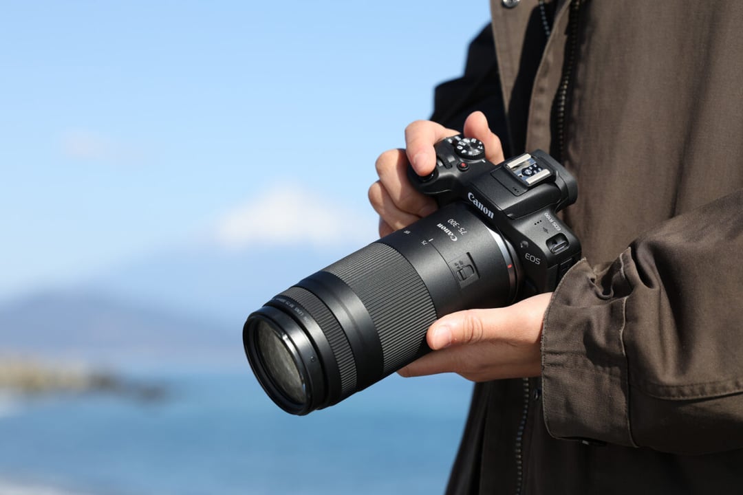 Canon RF 75-300 mm f/4-5.6 – nowa wersja obiektywu z… 1999 roku