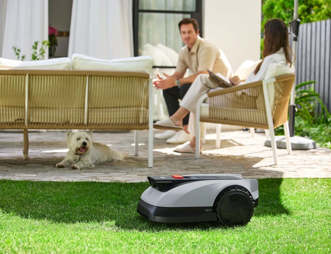 Masz działkę, ale nie masz czasu o nią zadbać? Robot koszący Ecovacs GOAT O1200 RTK zrobi to za Ciebie