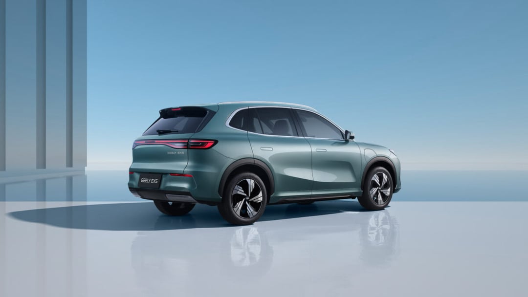 Parkowanie bokiem jak w grze wideo. Gdy zobaczysz to na drodze, to uwierzysz w teorię symulacji